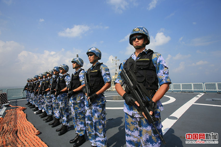 Navio da marinha chinesa reabastece no Djibuti