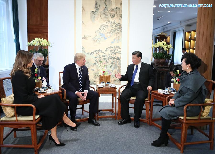 Xi e Trump tomam chá da tarde na Cidade Proibida