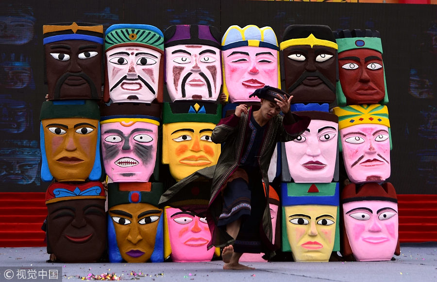 Habitantes de Guangxi celebram o festival Yifan por uma boa colheita