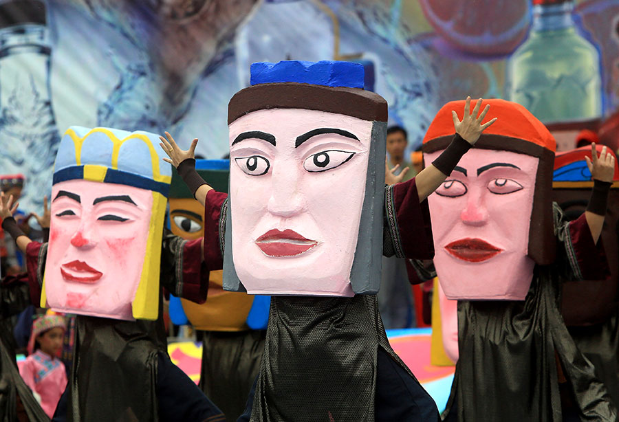 Habitantes de Guangxi celebram o festival Yifan por uma boa colheita