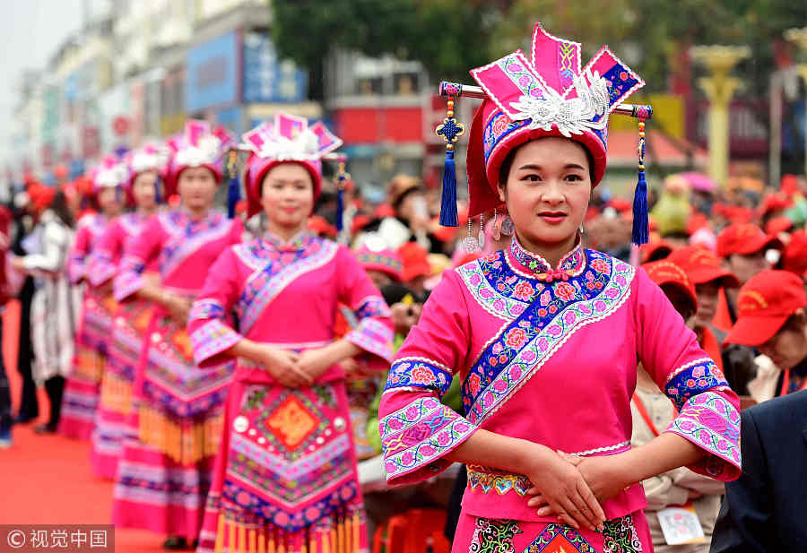 Habitantes de Guangxi celebram o festival Yifan por uma boa colheita