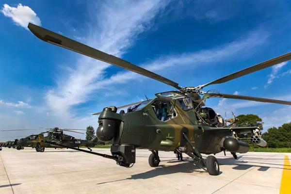 For?a aérea da China celebra 68o aniversário