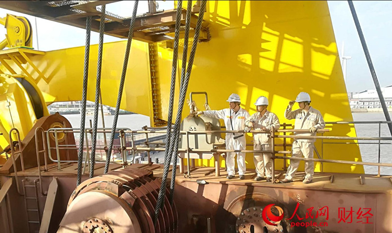 Maior embarca??o de dragagem chinesa inicia opera??es