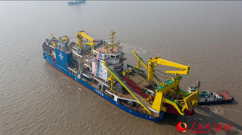 Maior embarca??o de dragagem chinesa inicia opera??es