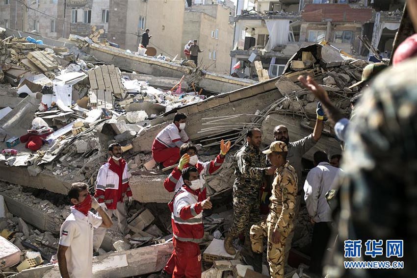 Terremoto de 7,3 graus de magnitude vitima 415 pessoas na fronteira Ir?-Iraque