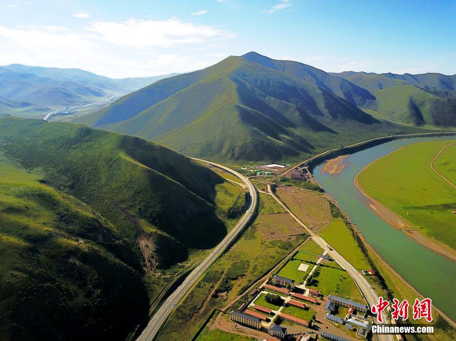 Galeria: Constru??o de autoestrada a 4.000m de altitude concluída 