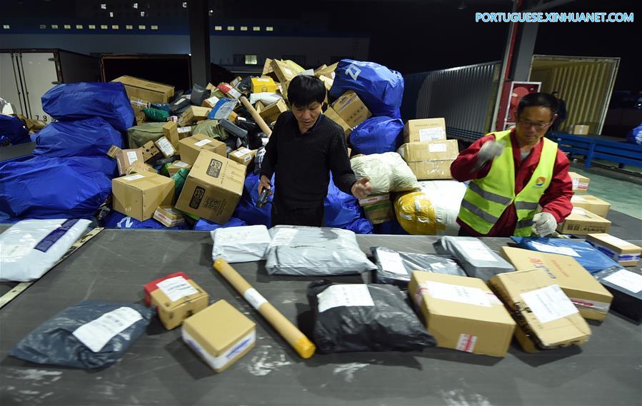 Servi?os de correio entregam 350 milh?es de encomendas após Dia dos Solteiros