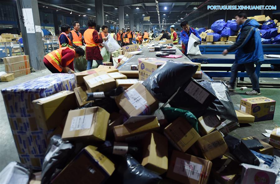 Servi?os de correio entregam 350 milh?es de encomendas após Dia dos Solteiros