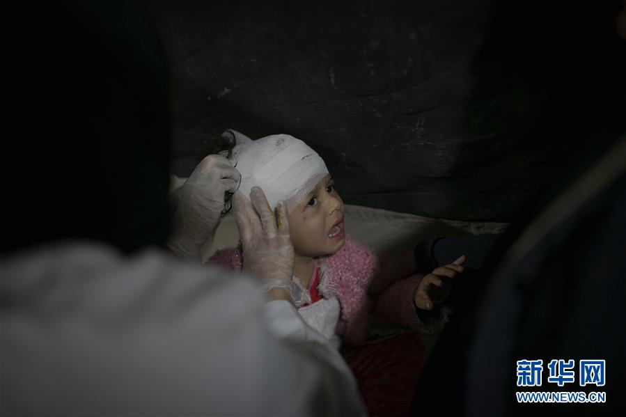 Presidente iraniano inspeciona danos causados por terremoto e promete compensa??o pelas perdas