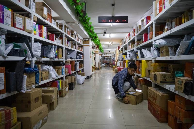 Rob?s ajuda a aumentar número de entregas diárias na Universidade de Zhejiang