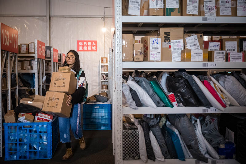 Rob?s ajuda a aumentar número de entregas diárias na Universidade de Zhejiang