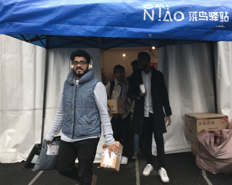 Rob?s ajuda a aumentar número de entregas diárias na Universidade de Zhejiang