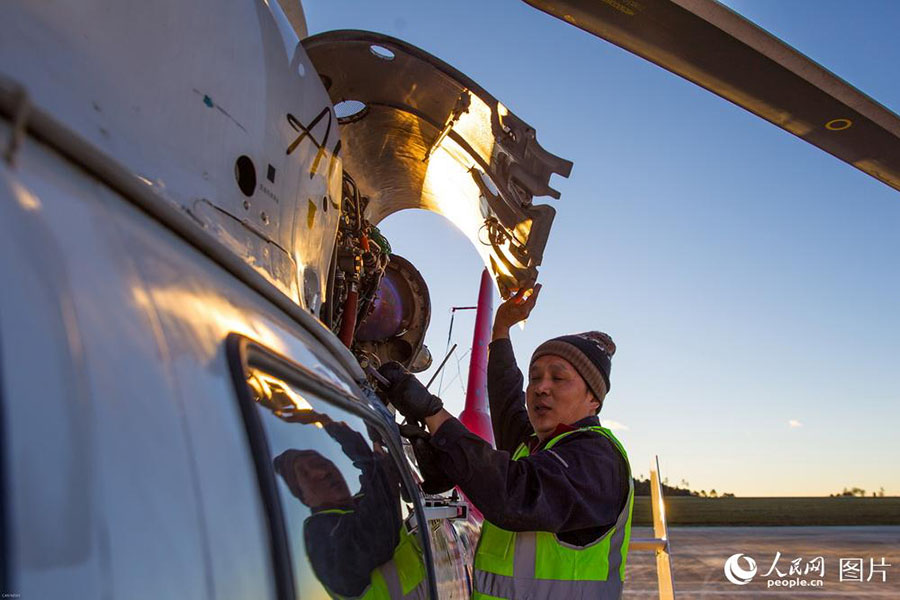 Helicóptero chinês AC312E realiza voo experimental
