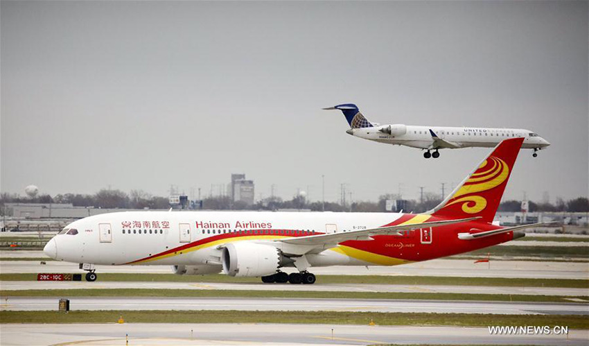 Primeiro voo transoceanico de biocombustível da China aterra em Chicago