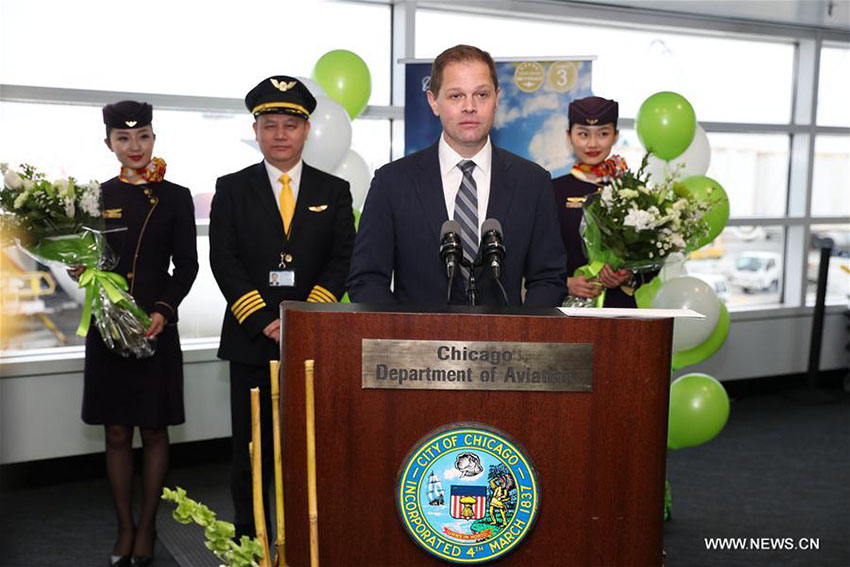 Primeiro voo transoceanico de biocombustível da China aterra em Chicago