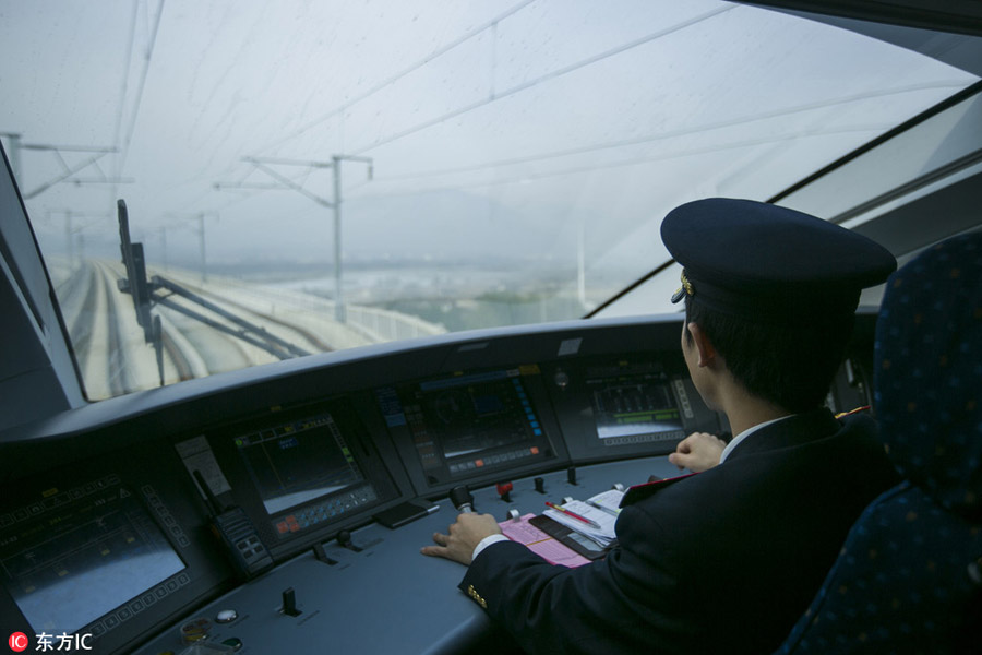 Ferrovia de alta velocidade entre Xi'an e Chengdu realiza teste de opera??o