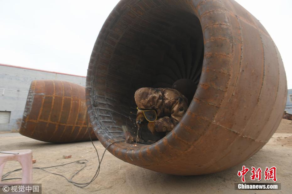 Jovem chinês reúne amigos para o fabrico de aeronave Airbus A320  “artesanal”
