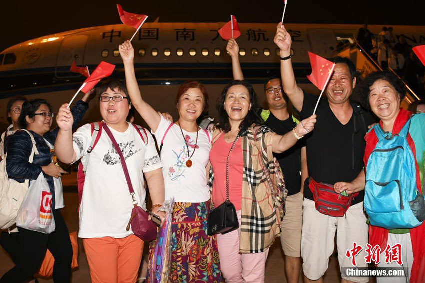 Voos enviados para buscar turistas chineses retidos em Bali