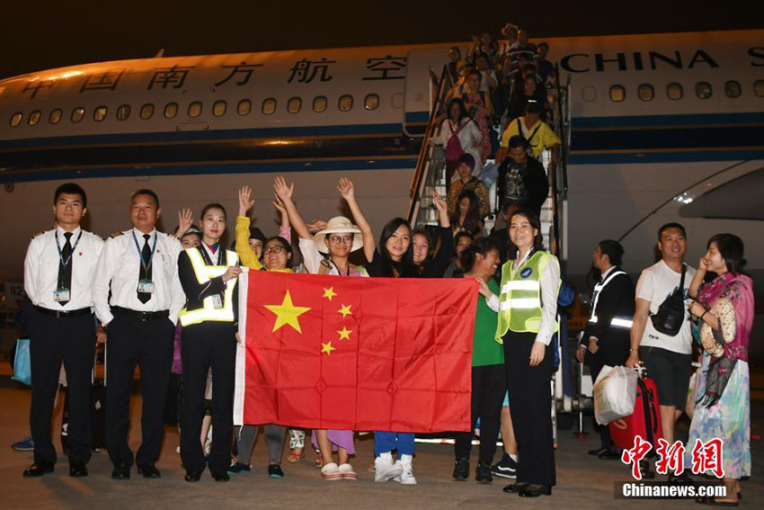 Voos enviados para buscar turistas chineses retidos em Bali