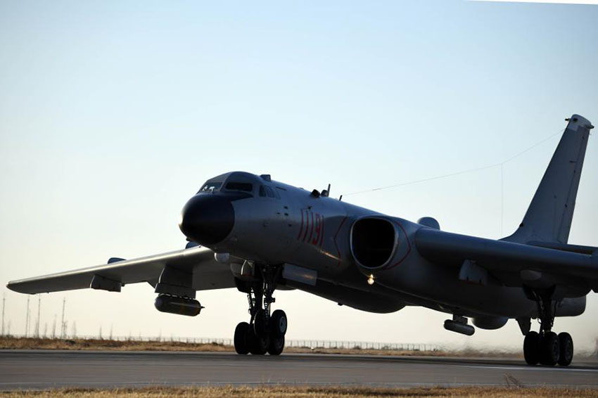 For?a Aérea do ELP realiza exercícios no deserto