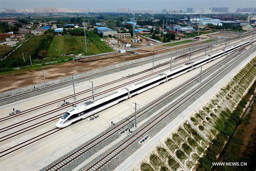 Ferrovia de alta velocidade Xi’an-Chengdu entra em funcionamento
