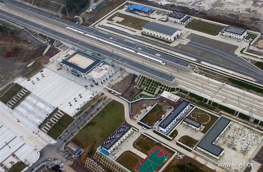 Ferrovia de alta velocidade Xi’an-Chengdu entra em funcionamento