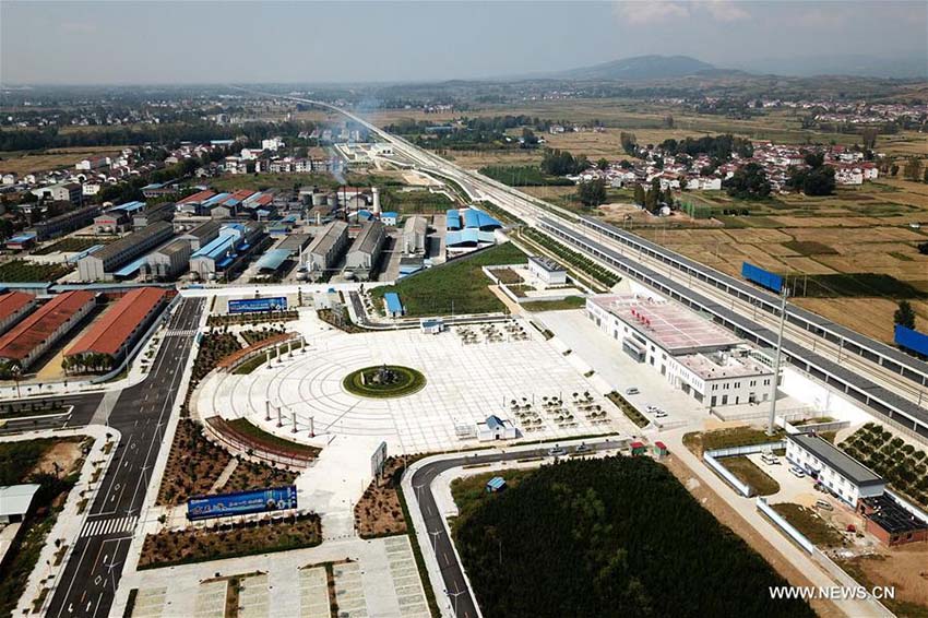 Ferrovia de alta velocidade Xi’an-Chengdu entra em funcionamento