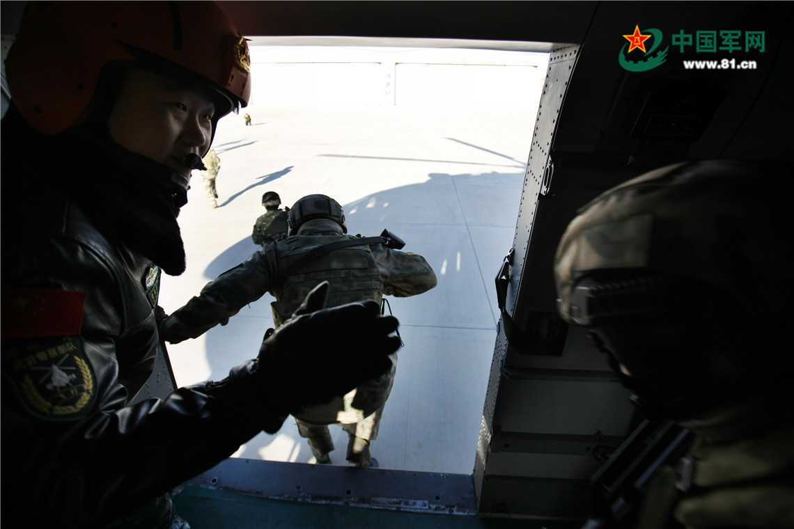 China e Rússia realizam exercício conjunto de combate ao terrorismo