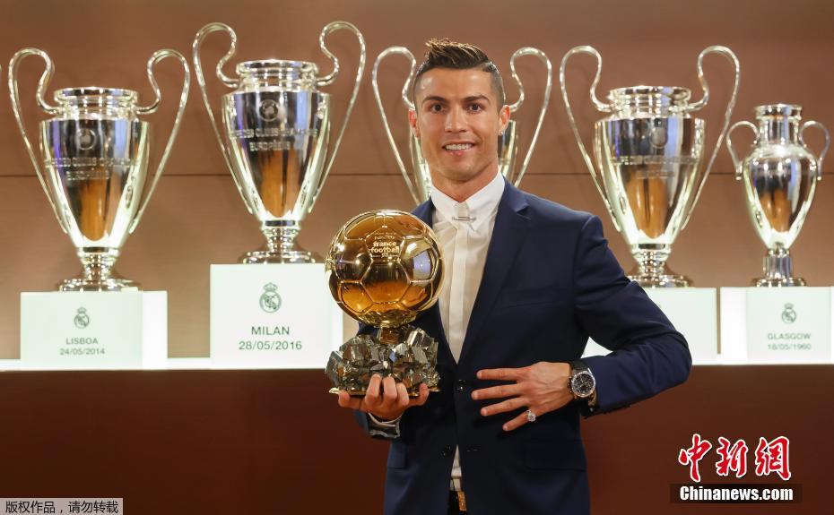 Cristiano Ronaldo iguala Messi e conquista a Bola de Ouro pela 5a vez