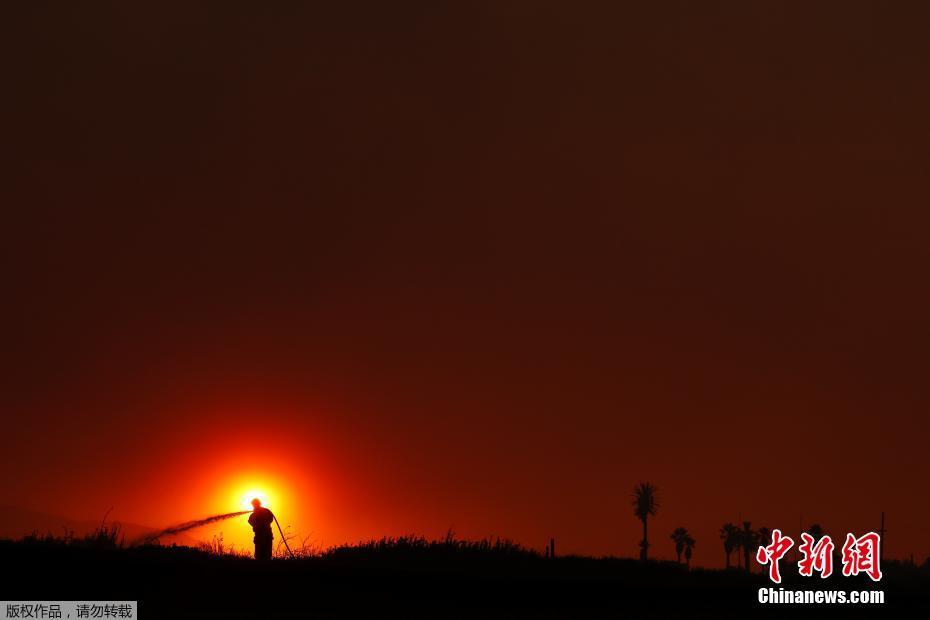 Incêndio florestal continua nos EUA