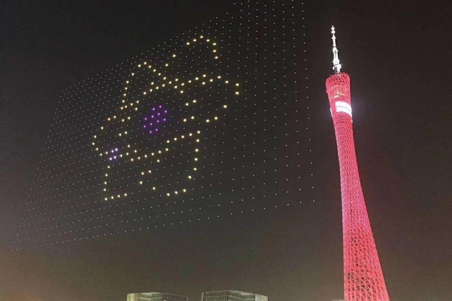Mil drones sobrevoam Guangzhou em espetáculo luminoso do Fórum Global da Fortune