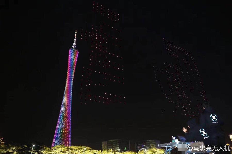 Mil drones sobrevoam Guangzhou em espetáculo luminoso do Fórum Global da Fortune