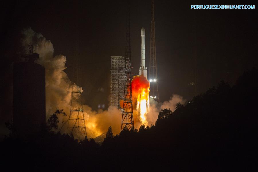 China lan?a primeiro satélite de comunica??o da Argélia