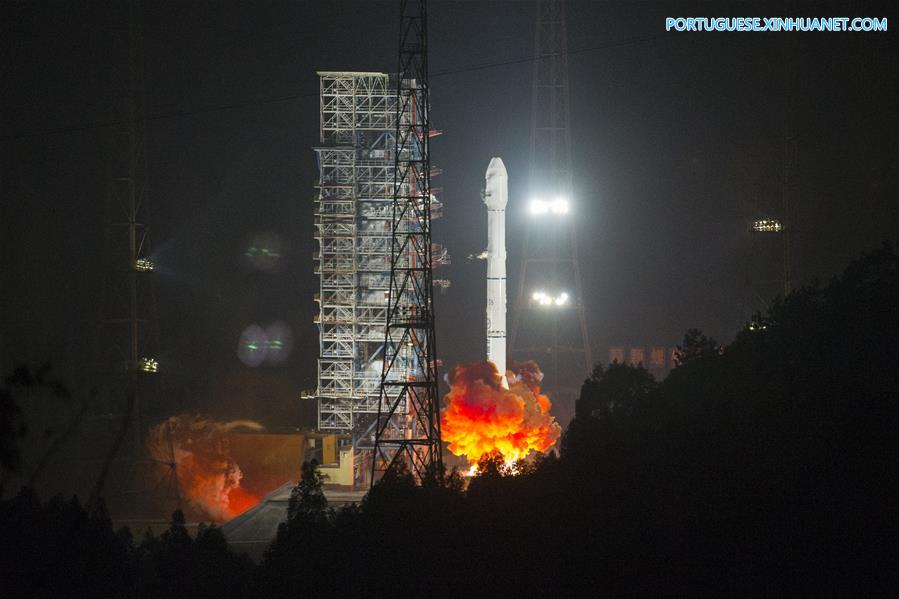 China lan?a primeiro satélite de comunica??o da Argélia