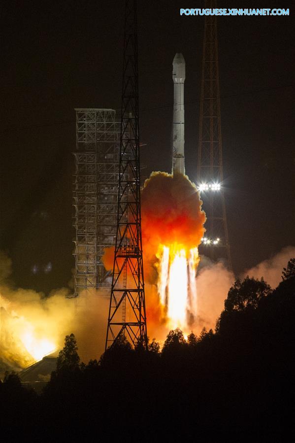 China lan?a primeiro satélite de comunica??o da Argélia