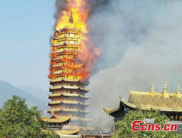 Pagode de madeira mais alto da ásia destruído em incêndio