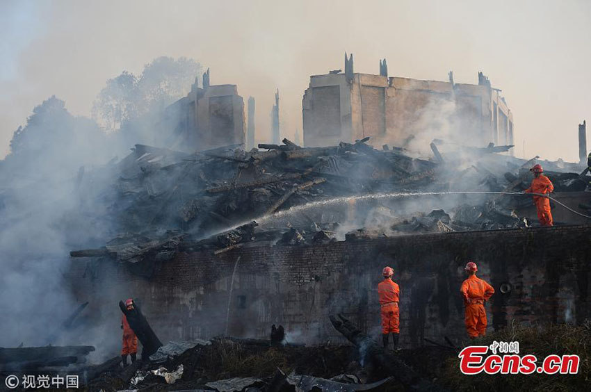 Pagode de madeira mais alto da ásia destruído em incêndio