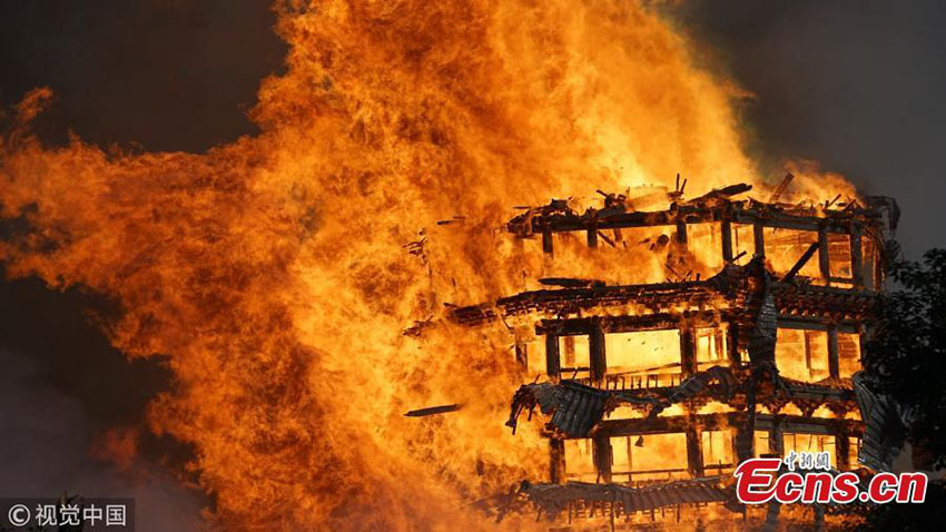 Pagode de madeira mais alto da ásia destruído em incêndio