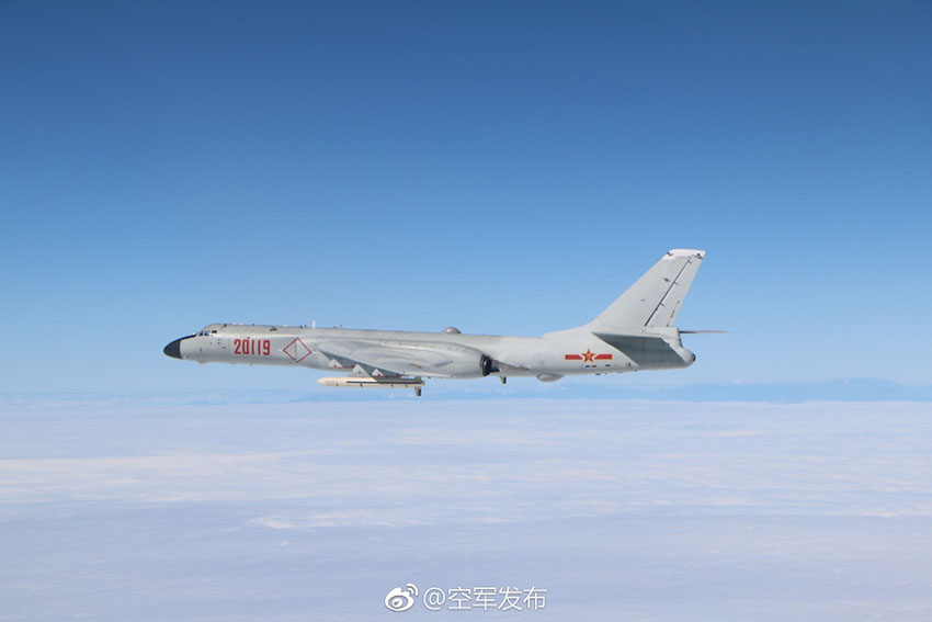 For?a aérea chinesa realiza exercício de patrulha