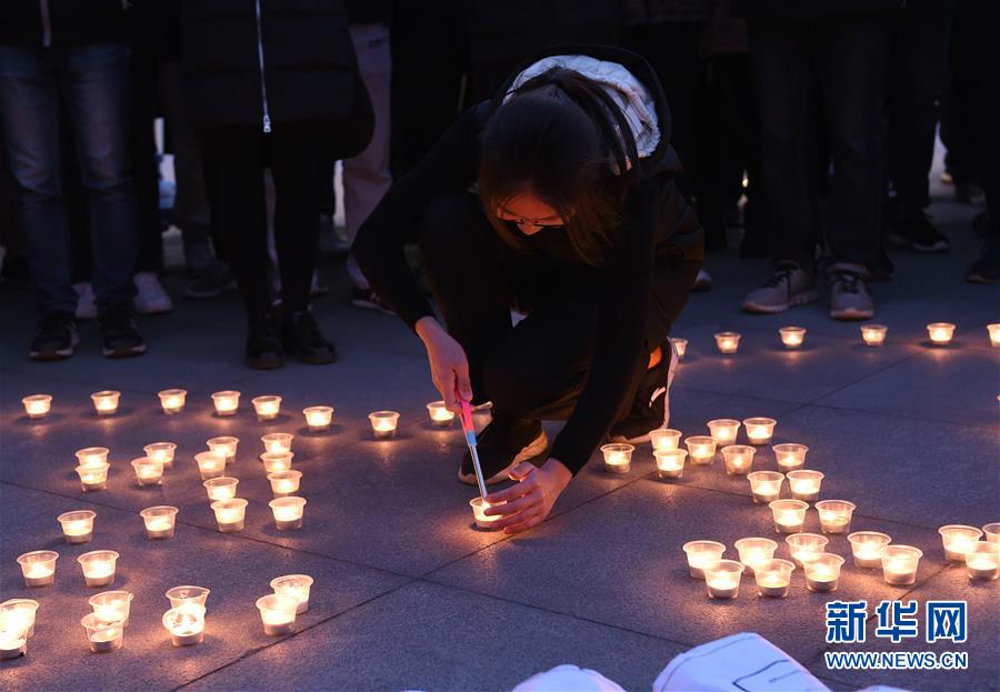 Estudantes universitários realizam atividades em memória do Massacre de Nanjing