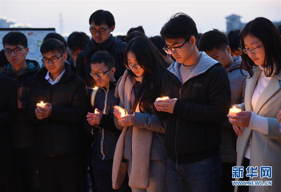 Estudantes universitários realizam atividades em memória do Massacre de Nanjing