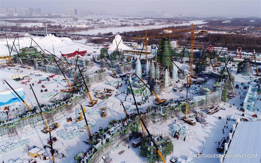 Constru??o do parque Mundo de Gelo e Neve em Harbin