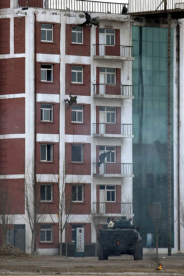 China e Rússia fazem exercício conjunto anti-terrorista