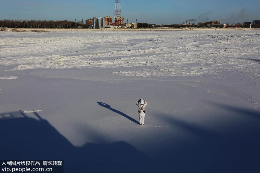 Soldados protegem fronteiras da China em temperaturas frígidas