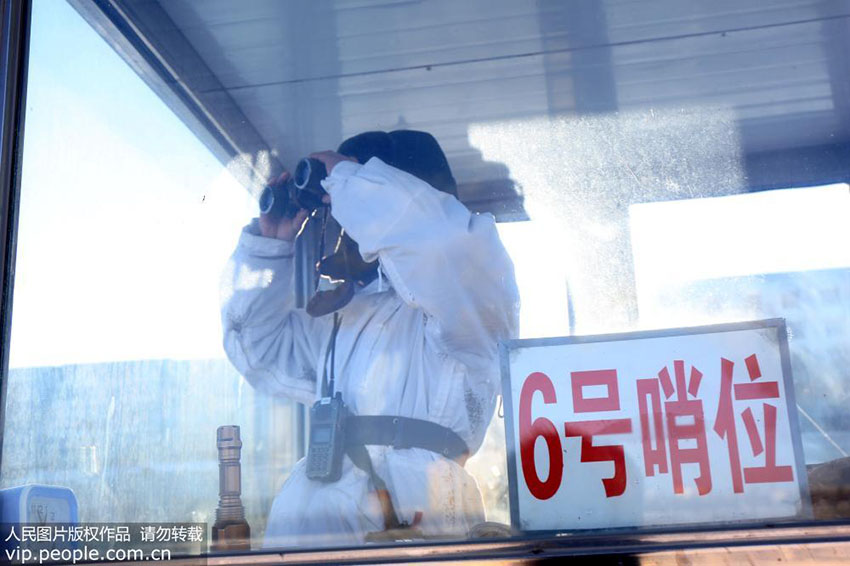 Soldados protegem fronteiras da China em temperaturas frígidas