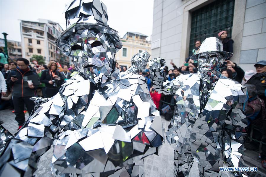 Macau realiza desfile internacional para assinalar 18o aniversário do regresso à pátria