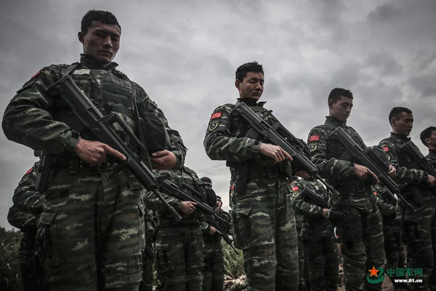 For?as especiais da China realizam treinamento no leste da China