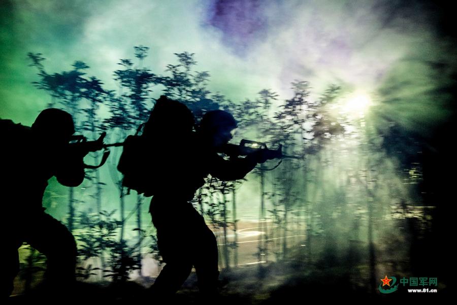 For?as especiais da China realizam treinamento no leste da China