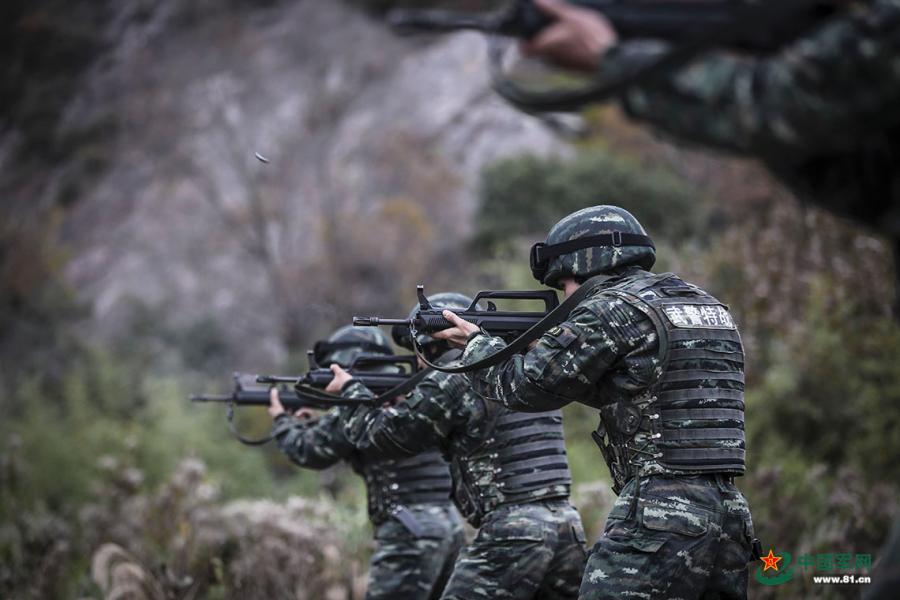 For?as especiais da China realizam treinamento no leste da China