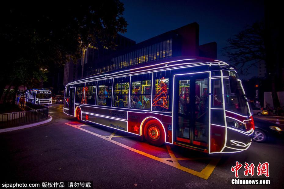 ?nibus decorados iluminam Natal em S?o Paulo 